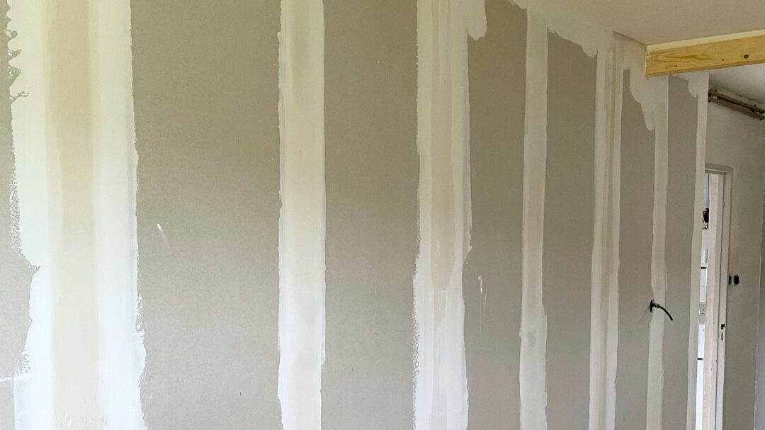 Mur en plaques de plâtre et bandes