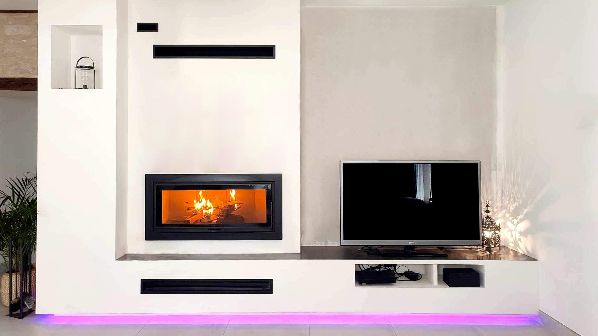 Meuble TV avec cheminée incorporée